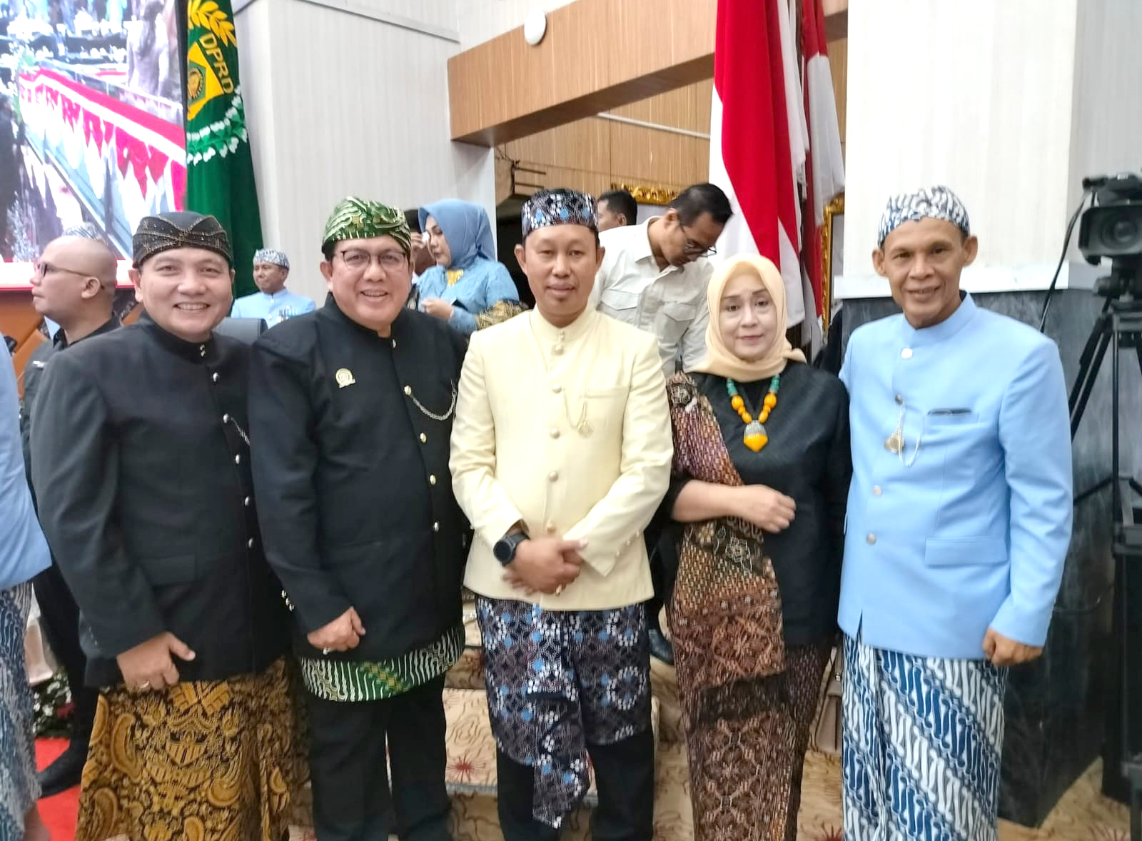 Menghadiri Acara Sidang Paripurna DPRD Kabupaten Bogor, Foto bersama dengan 2  (dua) Mantan Pj. Bupati Bogor, Wakil Bupati Bogor, Ketua KADIN, Ketua IWAPI dan Istri Ketua DPRD Kabupaten Bogor.